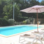 Chaises longues, parasols